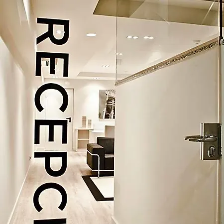 Up Bcn Apartman