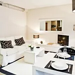 Up Bcn Apartman